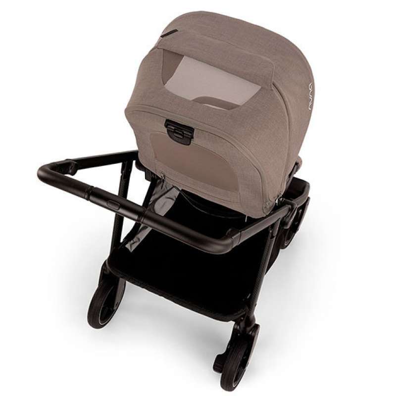 NUNA SWIV STROLLER
